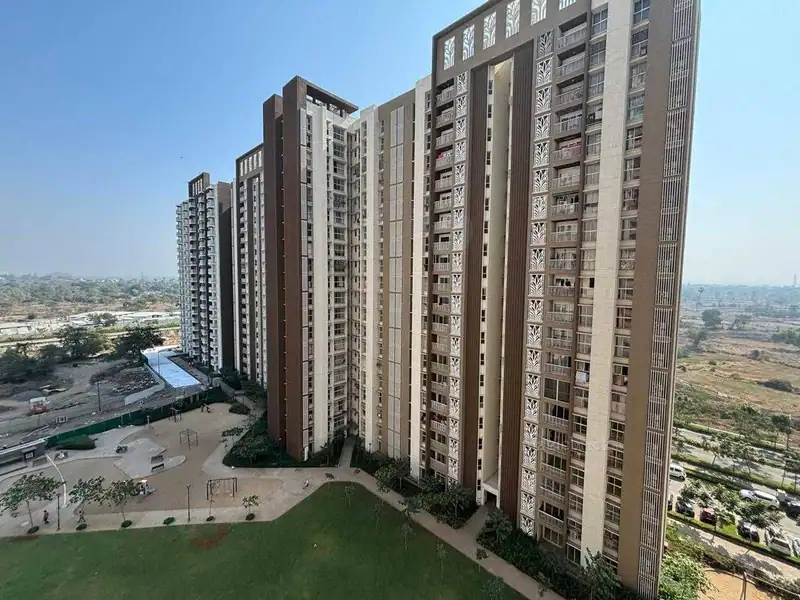 Lodha Upper Thane township - Massive-scale premium sliding window profile installations.